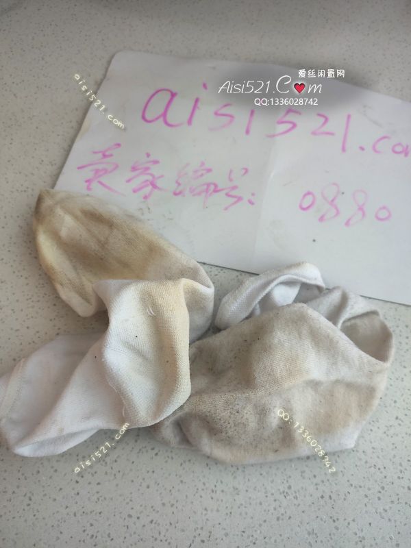 原味丝袜|袜类,臭棉袜,现货看着就滂臭的白棉袜，整个袜子吸满了汗渍！上头！