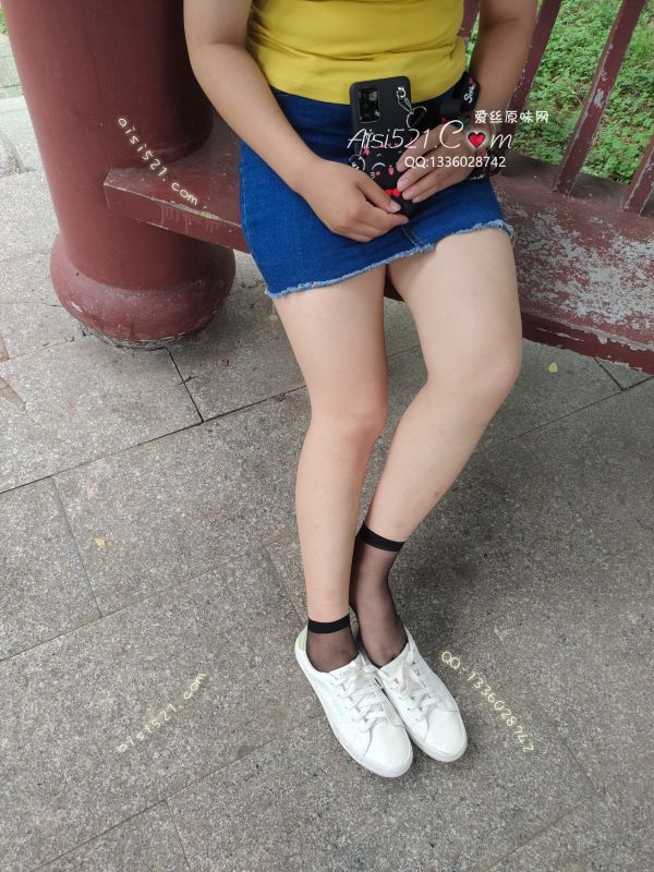 原味丝袜|袜类,臭短丝袜,酸臭味十足浓浓的汗渍，袜底已经被汗浸透了，非常臭，极品赶快下手，手慢拍大腿……